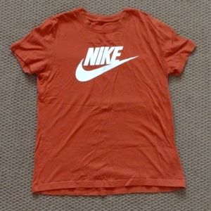 The Nike Tee Women's Short Sleeve Shirt